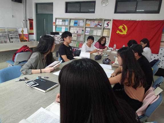 说明:E:\王欣\党务\不忘初心牢记使命主题教育\宣传报道\英格兰超级联赛官网党委扎实推进“不忘初心、牢记使命”主题教育活动取得实效\本科一支部集中学习20190919.jpg